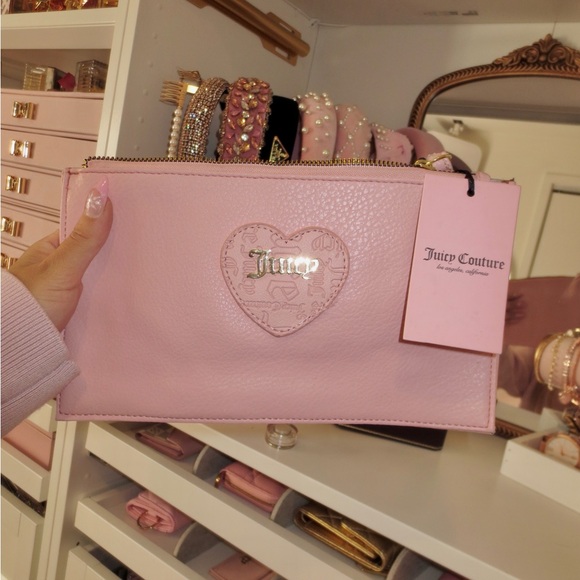 Juicy Couture Handbags - Juicy Couture Light Pink Heart Wristlet